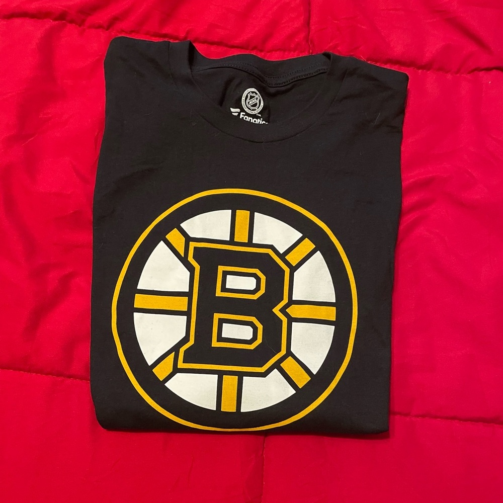 Men’s size medium NHL tee